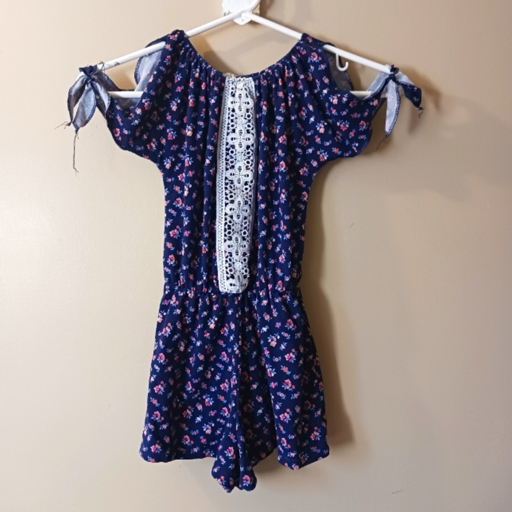 Heart & Arrow kids size 5 floral romper